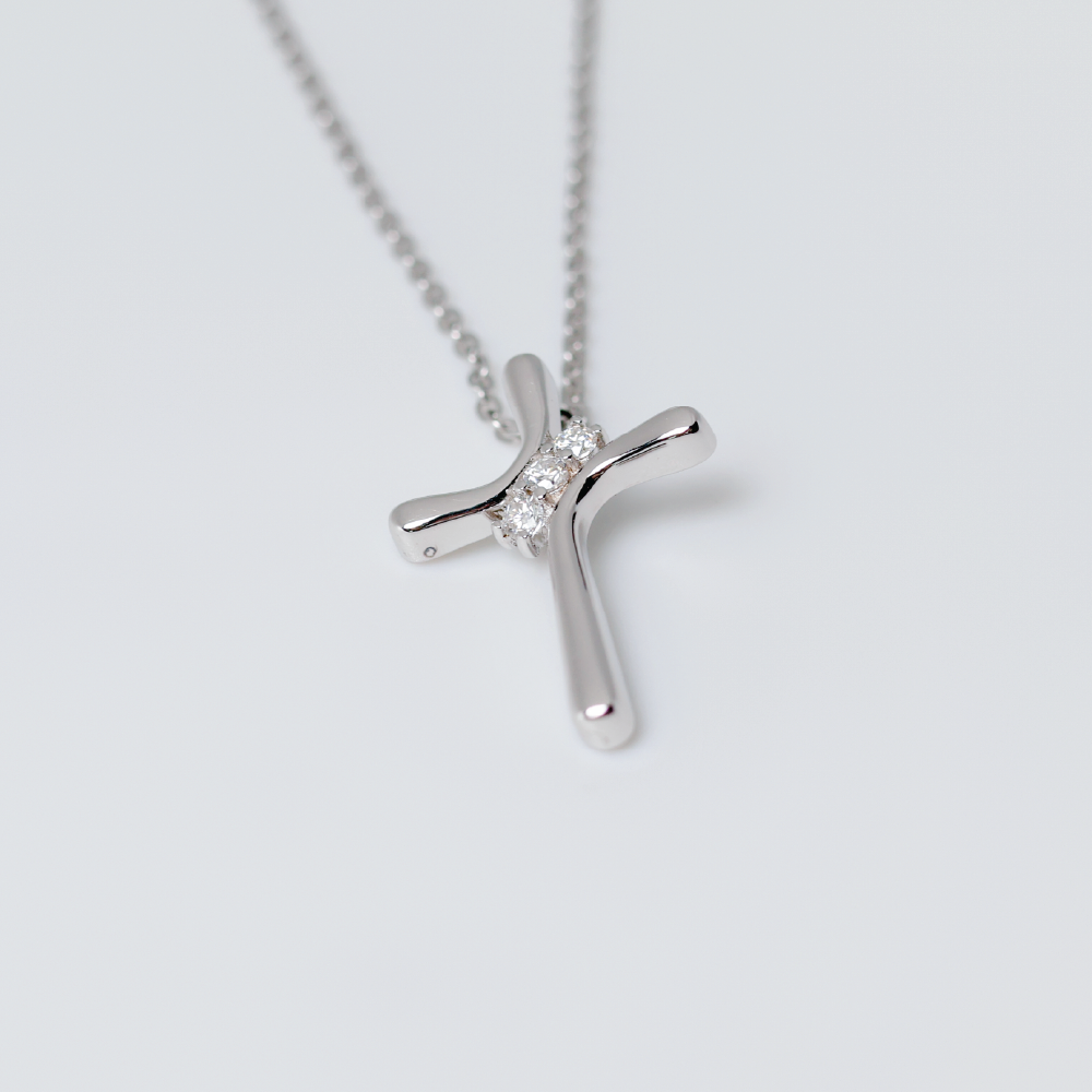 Moissanite Jewelry 72 DPI_Trinity Moissanite Cross Necklace -18