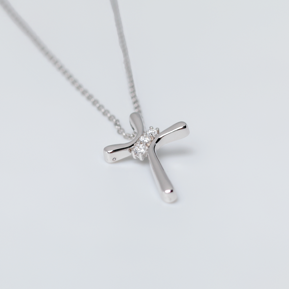 Moissanite Jewelry 72 DPI_Trinity Moissanite Cross Necklace -19